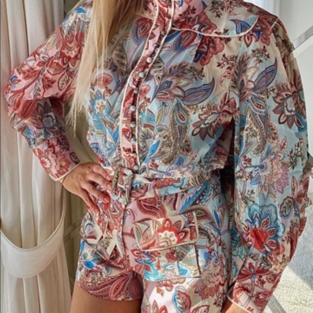 Beautiful set blouse + shorts! New M